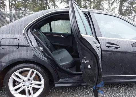 2014 Mercedes-Benz C 250 Sport из США, поврежденный, VIN WDDGF4HB3ER310369